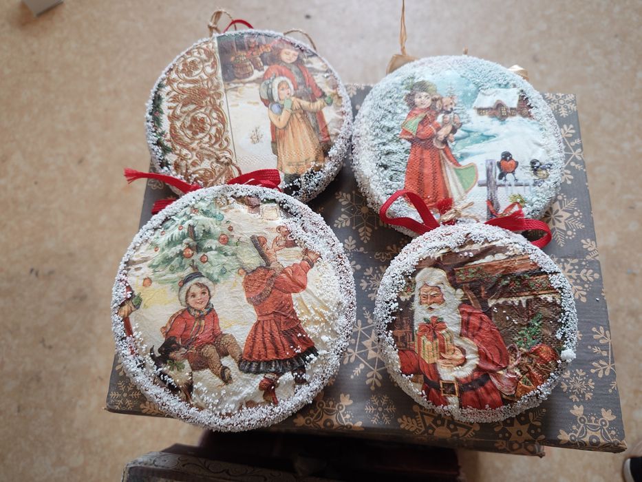 Ръчно изработени коледни играчки