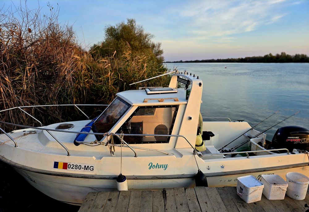 Barcă Cabinata Timonier 600.