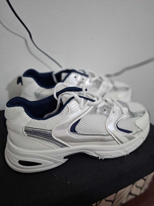 Нови дамски маратонки 41 номер