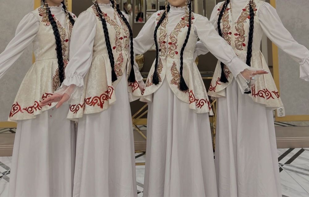 Платья танцевальные белые