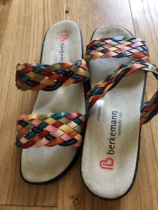 Vand slapi din piele, noi