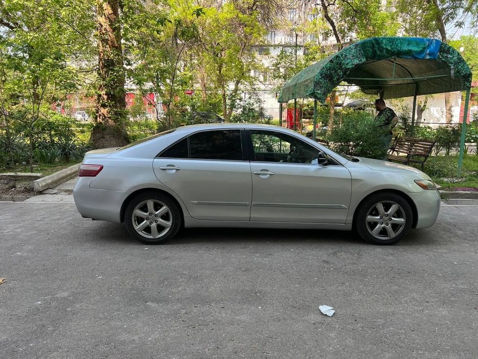 Продается Toyota Camry.