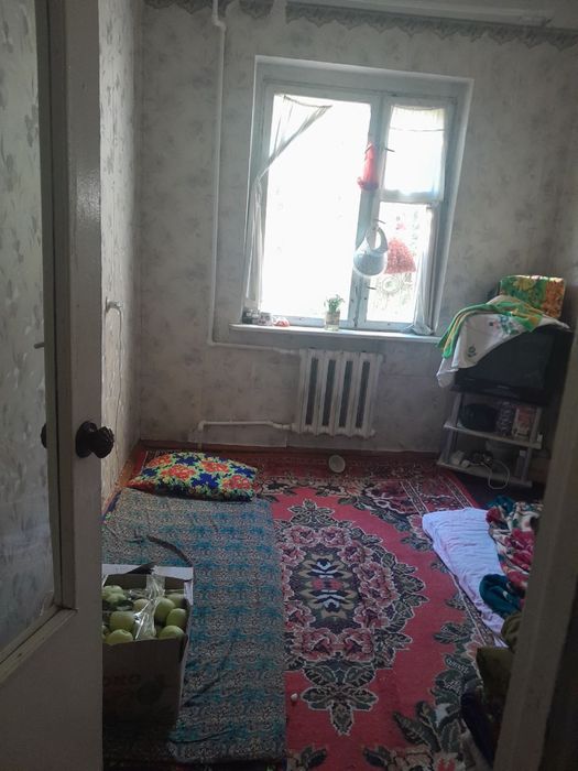 3 xonali Uy Sotiladi shahar markazida