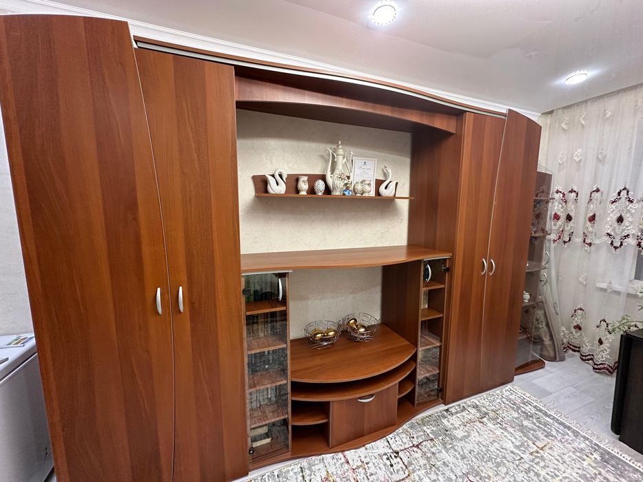 Продам горку-стенку для гостинной