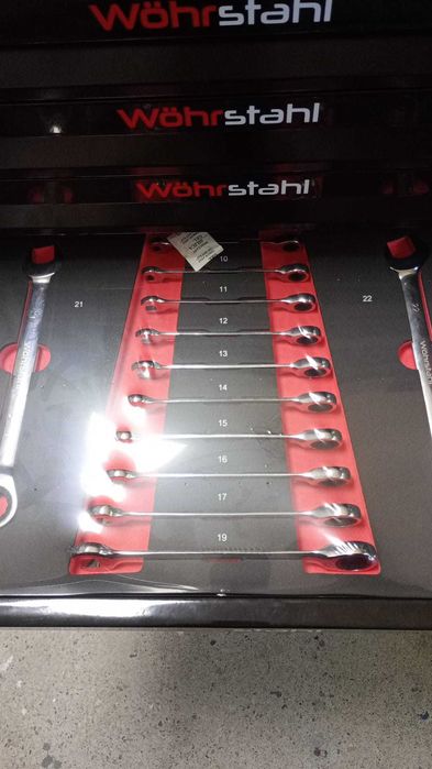 Количка с инструменти, оборудвана.