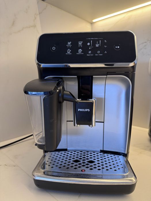 Кафеавтомат Philips Latte Go с приставка за автоматично капучино