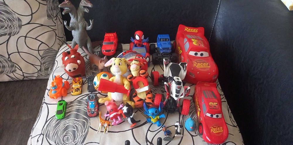 Продавам детски играчки.