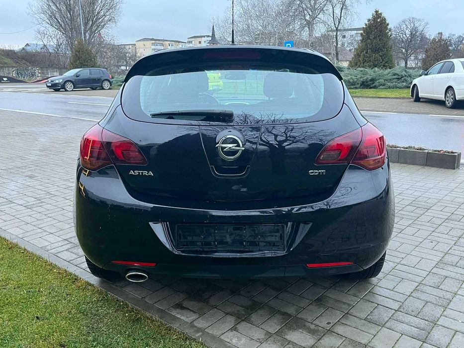 Opel astra J 2011