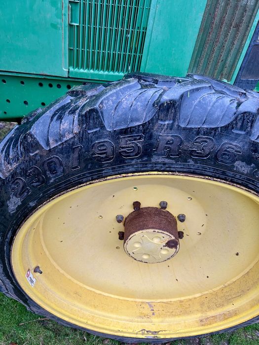 Тесни гуми за John Deere