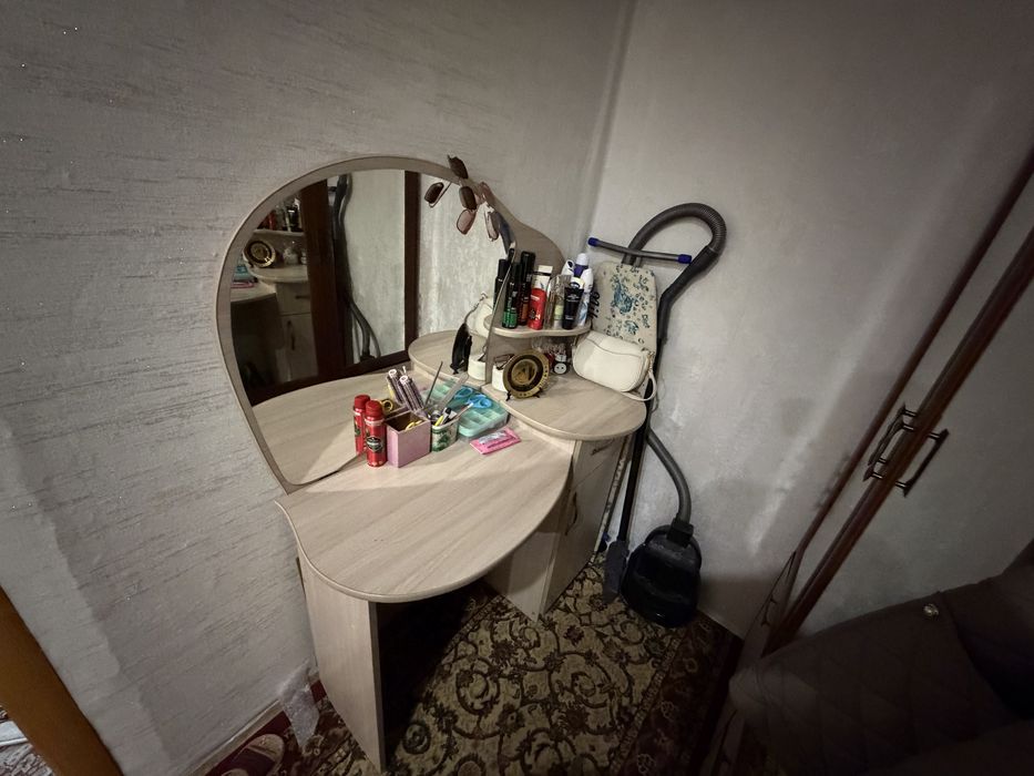 Продам спальный гарнитур