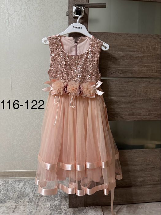 Продам нарядные платья для девочек