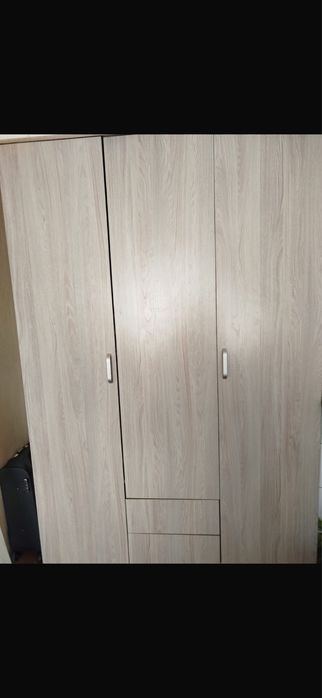 Продам шкаф срочно