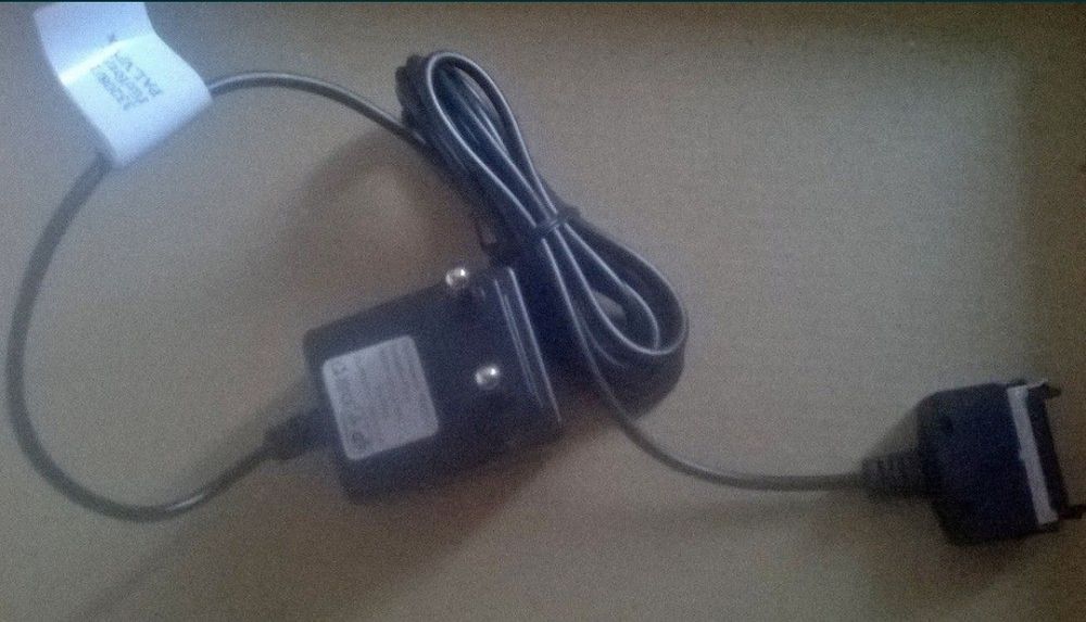 Încărcător Hama nou

Compatibil:PDA-V

Input:100-200V(50-60Hz)

Output