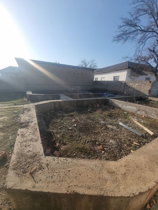 Uchaska sotiladi zor lakasiyada