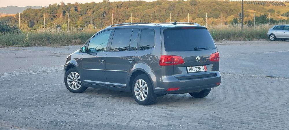 VOLKSWAGEN Touran 2012 — imagine 4