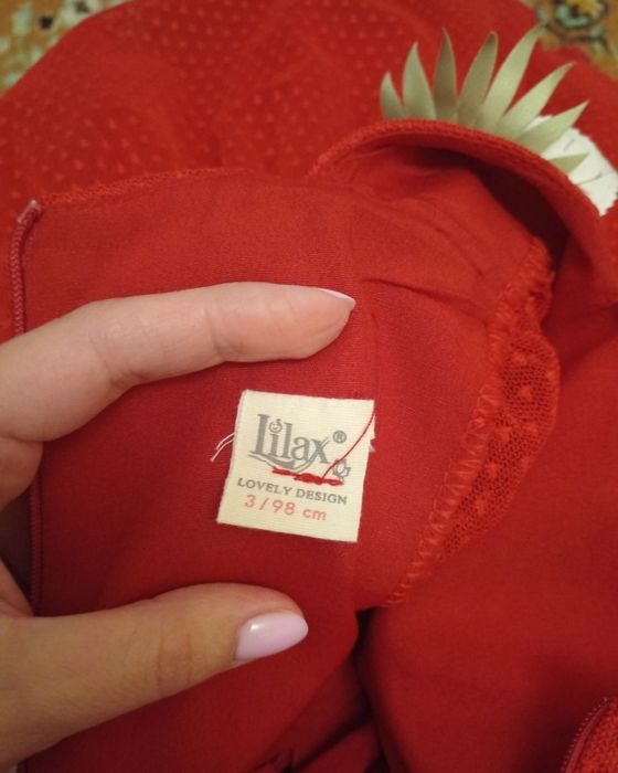 Продам платье красное 98 размера