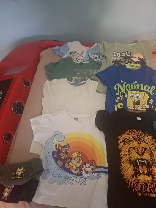 Lot hăinuțe mărime 104 cadou o pereche adidași nr 28