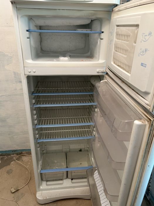 Холодильник Indesit