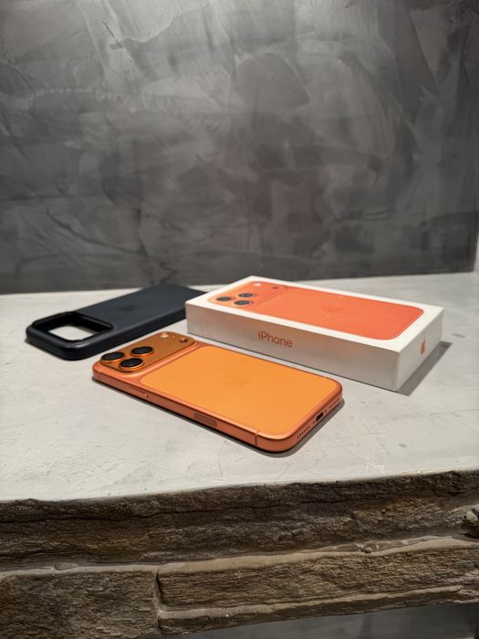 Iphone 17 Pro Max Orange + подаръци