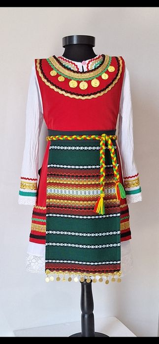 Народни носии за момичета и жени