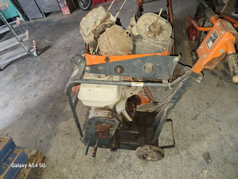 Debitor de beton defect