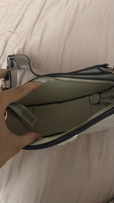 Сумка багет Guess