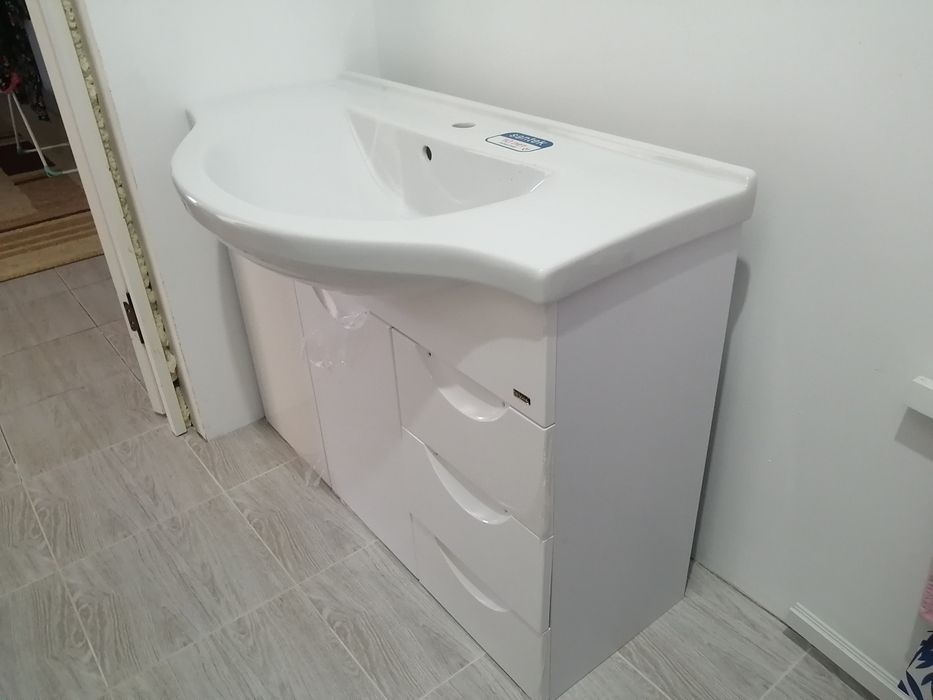 Продам новый умывальник и шкаф