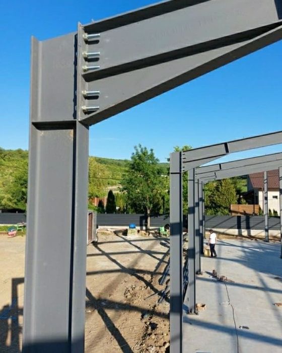 Vând hală metalică de pe stoc 10 m lățime cu 21 lungime cu 4 m la strașină la super preț fac și alte mărimi lucrăm fără avans din profile IP