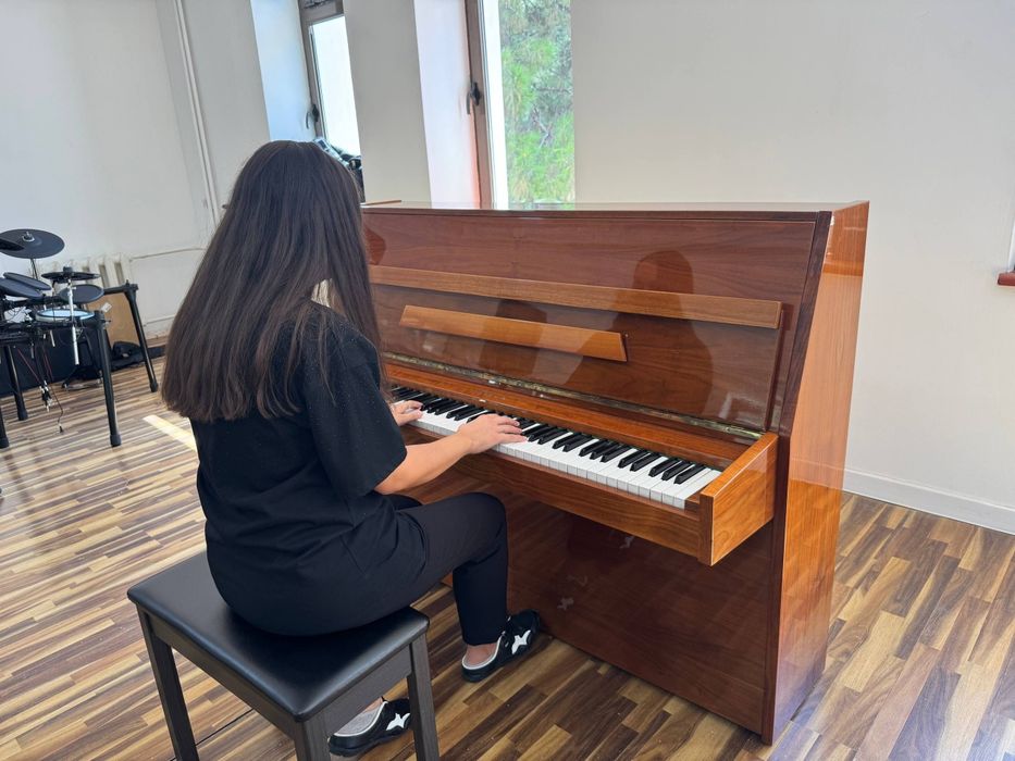 Срочно продается фортепиано. Пианино Riga. Fortepiano.