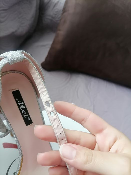 Дамски сандали на дебел ток