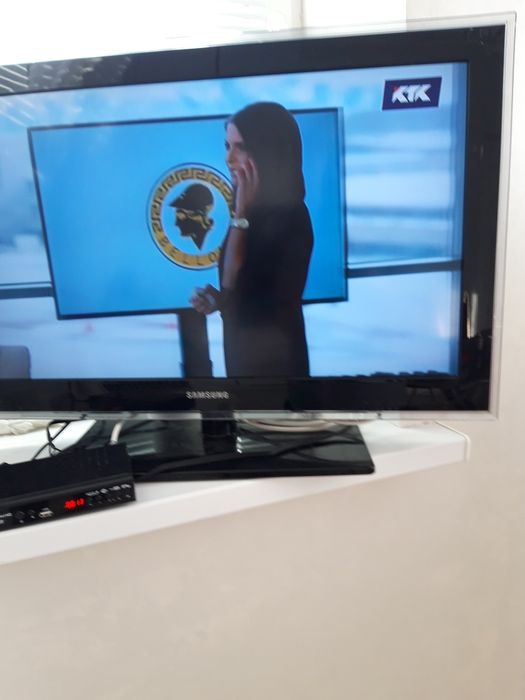 Телевизор  не  смарт  работает