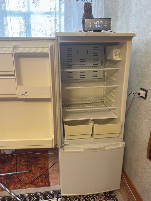 Продам двухкамерный холодильник