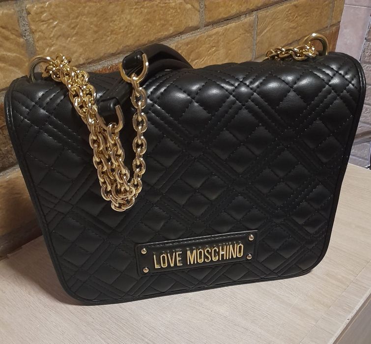 Vând poşetă Moschino