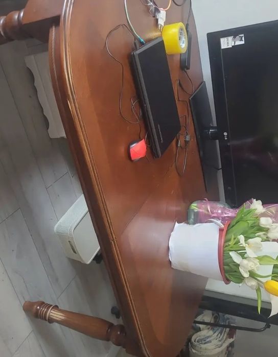 Срочно продается деревянный стол