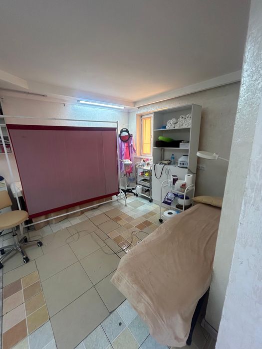 Сдам в аренду салон красоту