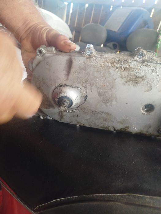 Vând sau schimb scuter suzuky