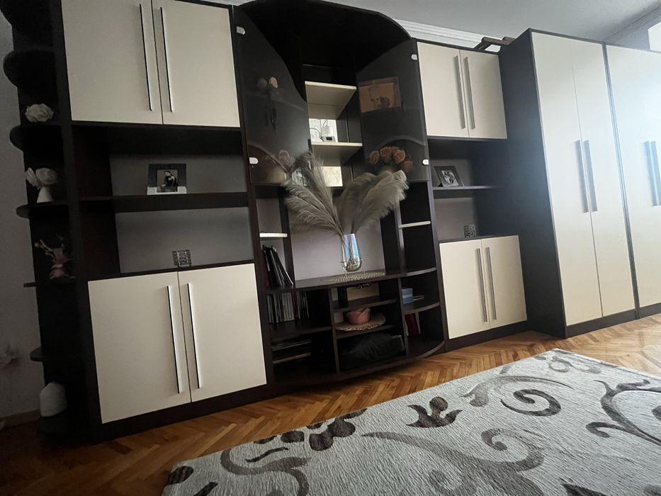 Vand mobila sufragerie
