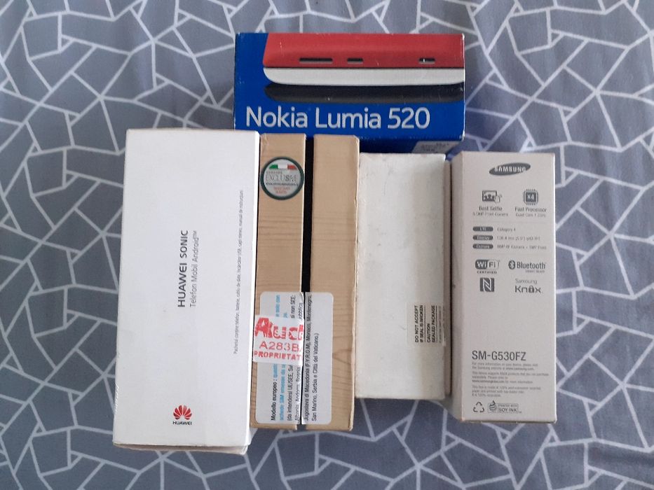 Vînd Schimb 5 Bucăți Cutii Pentru Telefoane