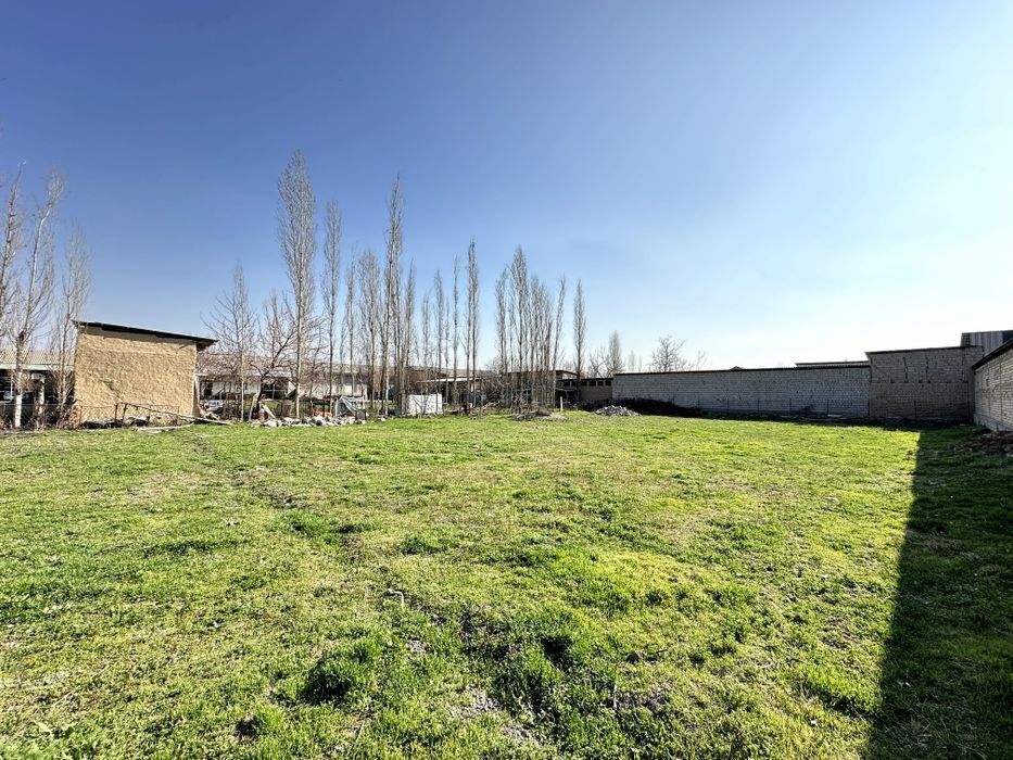 Уй (ховли, участка) сотилади 10 соток 12 та хона, каробка холатида