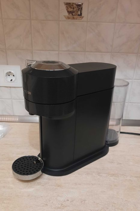 Krups Nespresso Vertuo кафемашина с капсули+подарък часовник