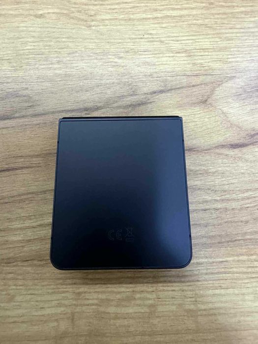 Като нов samsung galaxy z flip 7