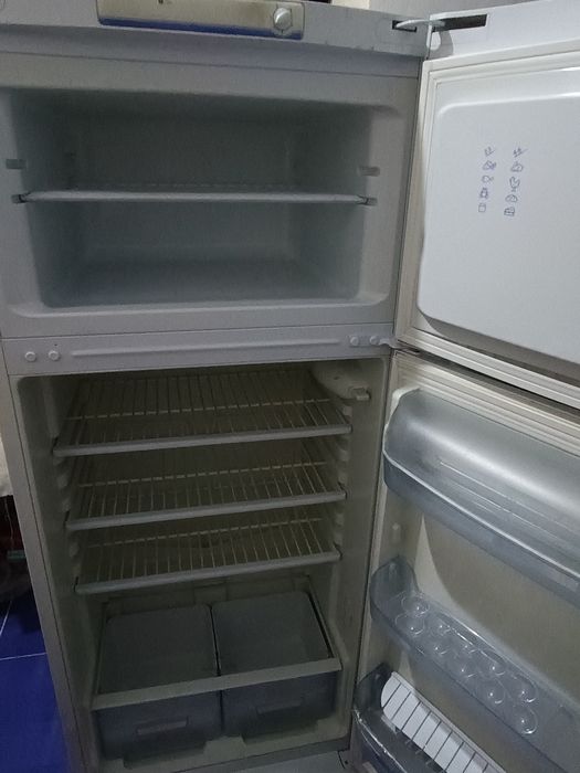 Продам двухкамерный холодильник