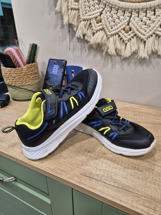 Кросовки на мальчика  на весну