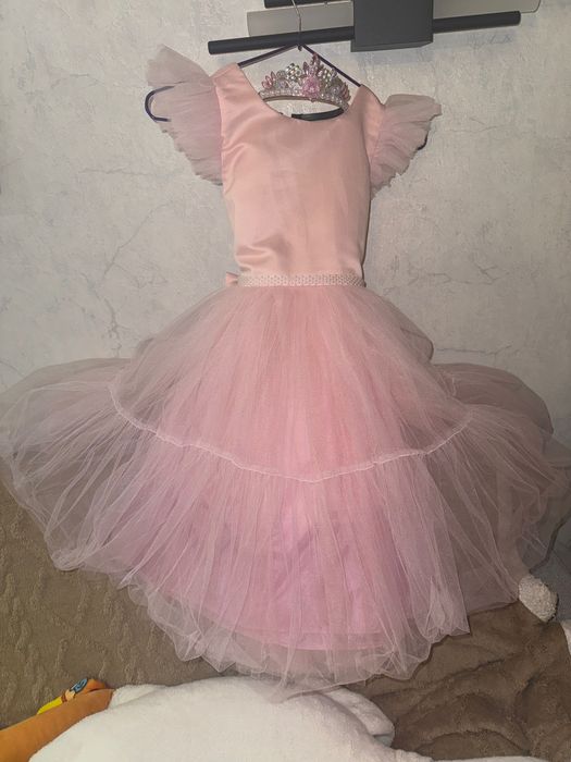 Платье бальное с короной
