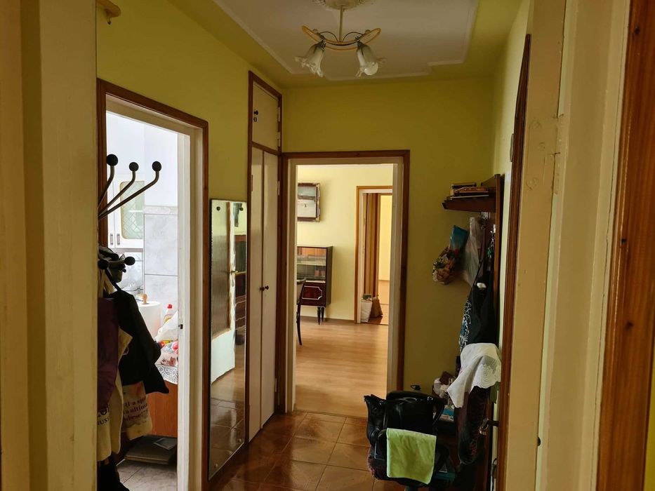 Vând apartament cu 3 camere