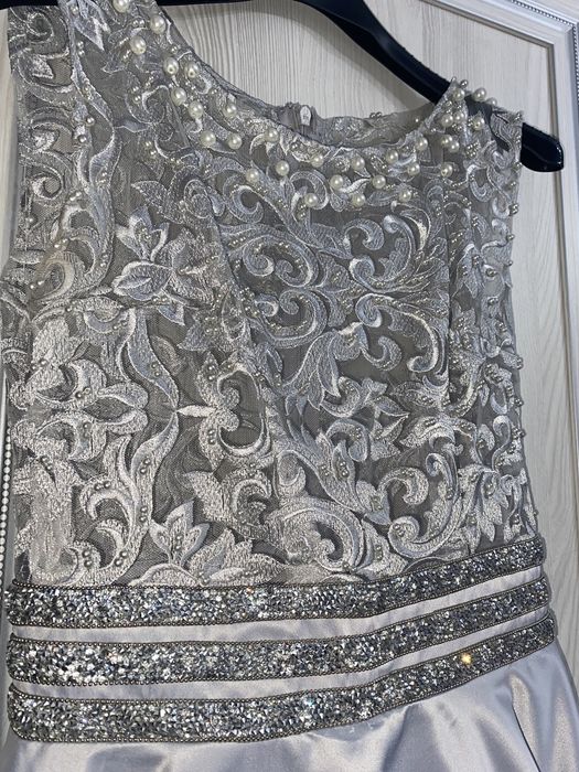 Rochie de ocazie cu aplicatii