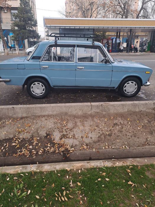 Машина Жигули 2103