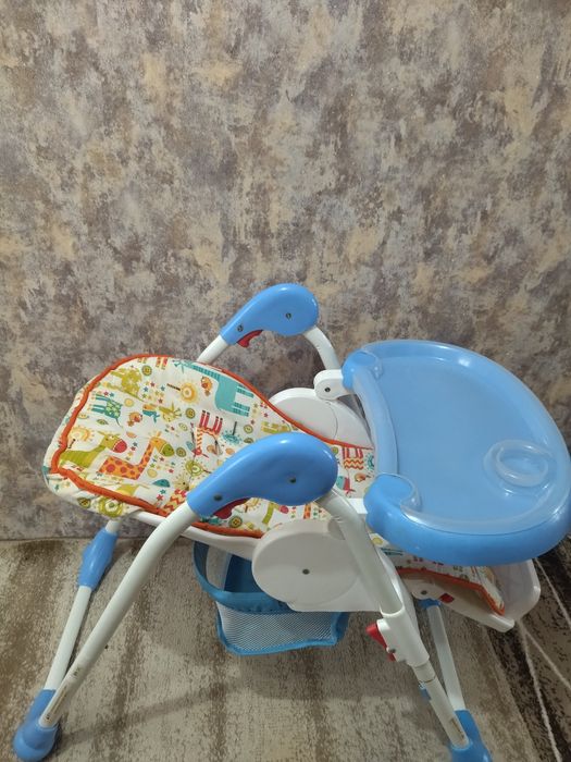 Продам детский столик для кормления