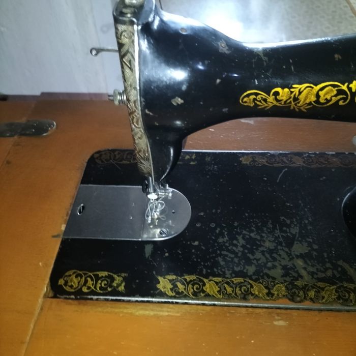 Ножная швейная машинка