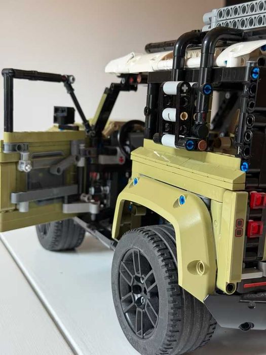 Lego Tehnic 42110: Land Rover Defender